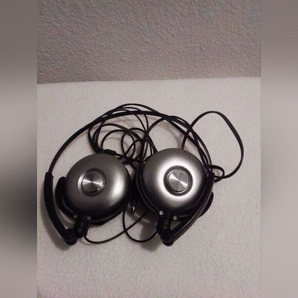 Sleek Silver & Black Foldable Wired Headphones - New” - Picture 5 of 5